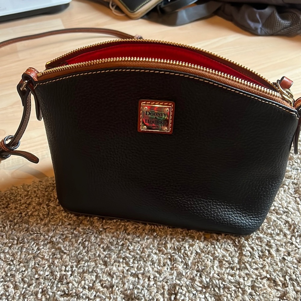 Dooney and Bourke cross shoulder purse with dust bag